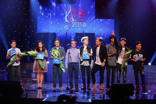 FB Boiz nhận giải Bài hát xuất sắc nhất tại live show Bài hát Việt tháng 9 năm 2014