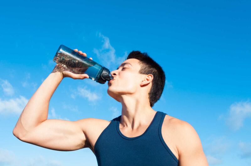 Lợi ích của việc uống nhiều nước hơn là gì? 