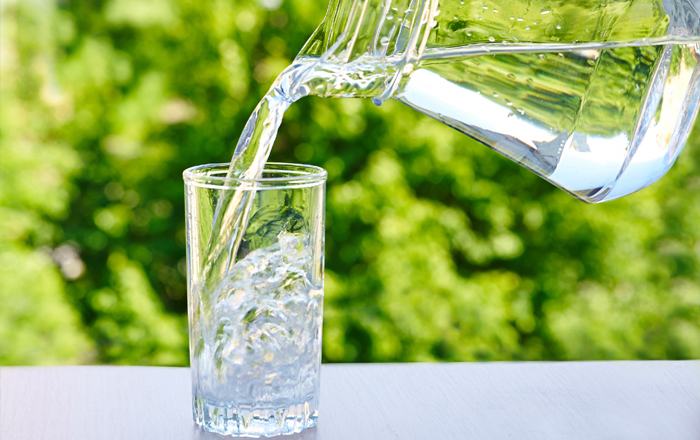 Lợi ích của việc uống nhiều nước hơn là gì?