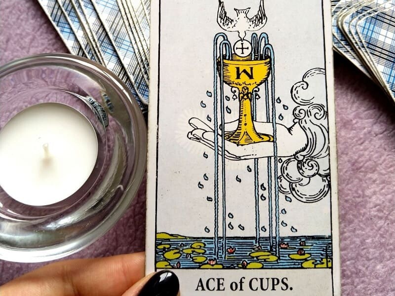 Ace of Cups Tarot: Sự đủ đầy trong cảm xúc, trực giác, hòa hợp và tình thương yêu