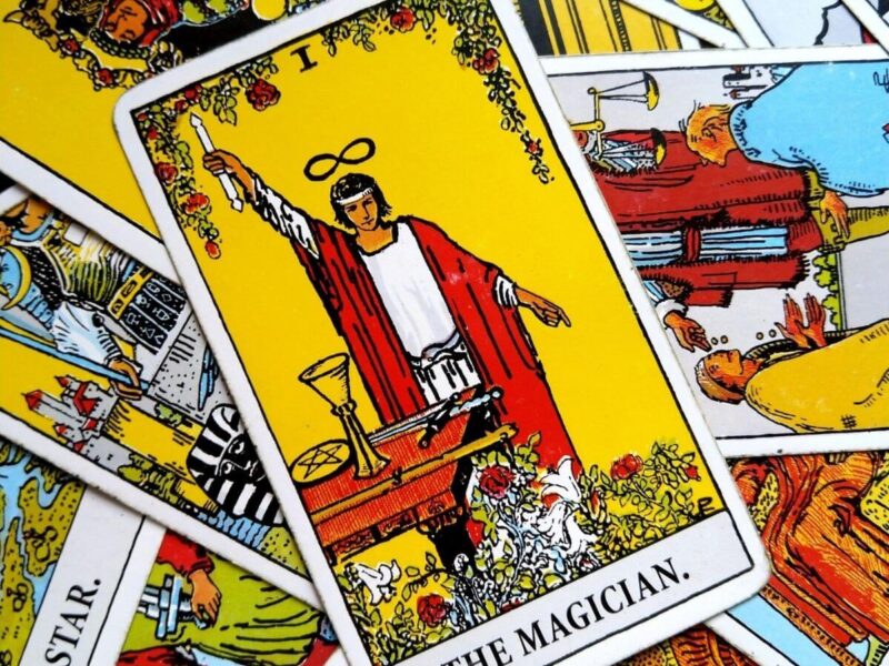 The Magician Tarot có ý nghĩa gì? Nên làm gì khi nhận được lá bài The Magician Tarot?